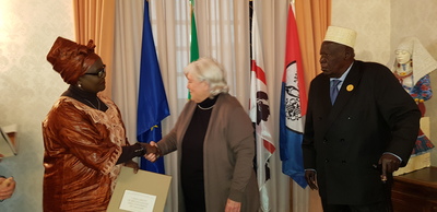 Da sinistra: l'ambasciatrice d'Uganda in Italia, Elizabeth Paula Napeyok, con il rettore Maria Del Zompo e il generale Moses Ali