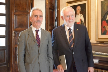 Alberto Devoto con Arthur McDonald, Premio Nobel per la Fisica 2015, in occasione del Seminario promosso dal Rettore l'11 settembre 2017