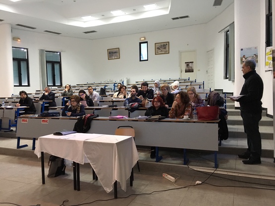 Il prof. Mauro G. Carta durante una lezione del corso in Tunisia
