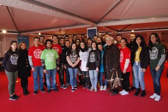 Lo staff che ha reso possibile la riuscita dell'iniziativa insieme al Rettore, Maria del Zompo