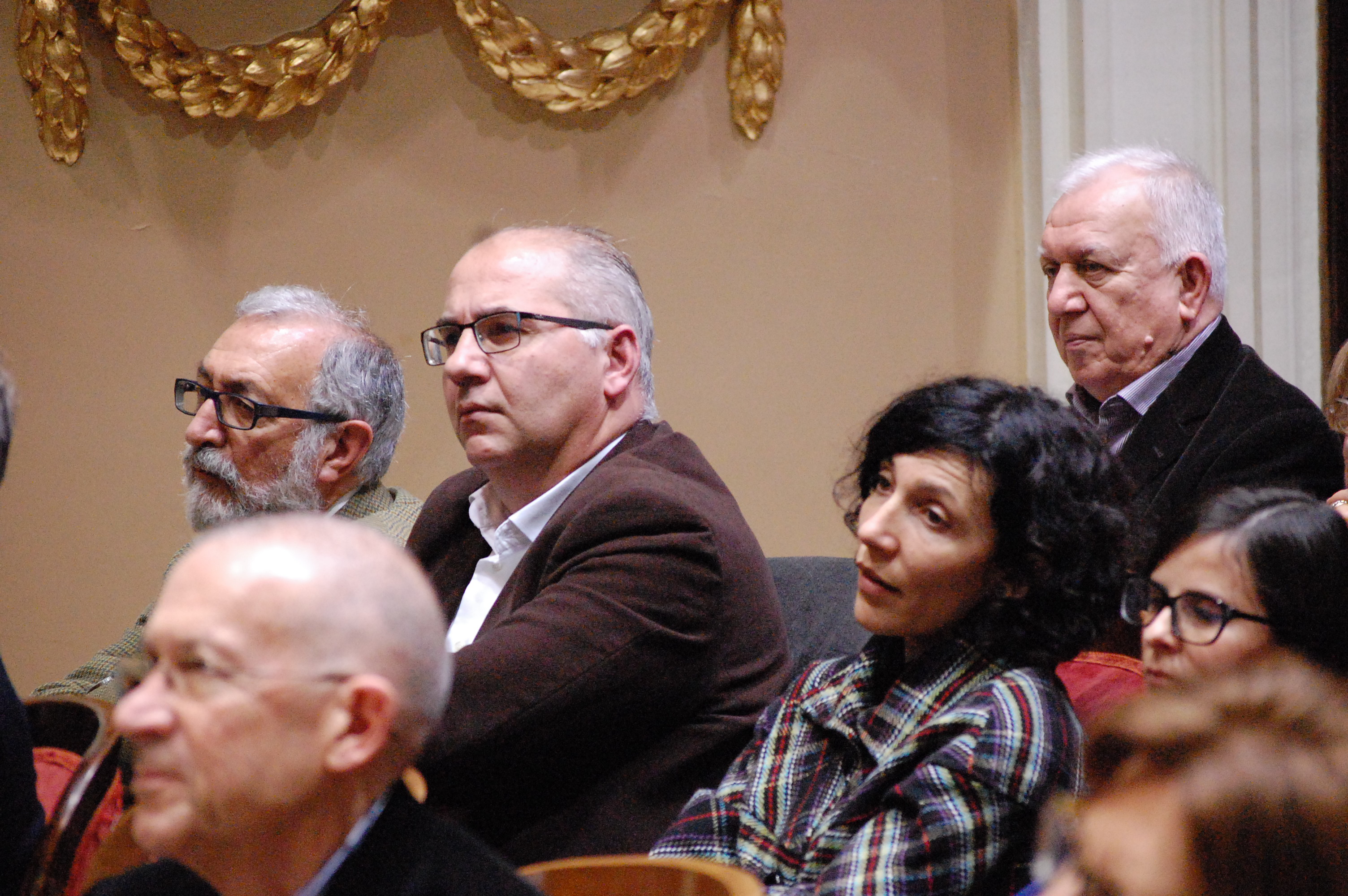 Il pubblico in Aula magna: da sinistra i professori Biagio Saitta e Gianluca Gatto. Dietro, il prof. Silvano Tagliagambe