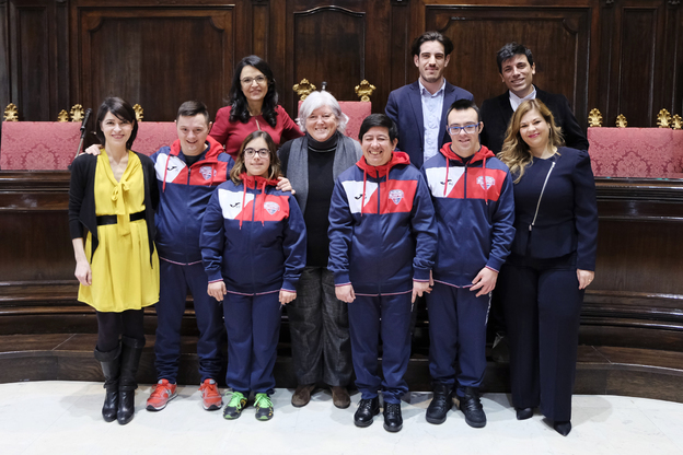 In aula magna, Maria Del Zompo e Maria Chiara Di Guardo con la delegazione degli Special Olympics e i rappresentanti di quattro start up